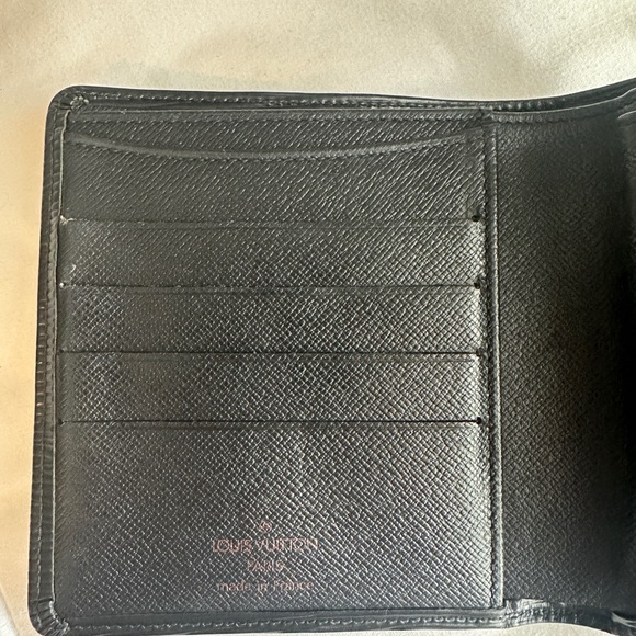 Louis Vuitton Black Epi Leather Wallet - Near Flawless ⭐️ Make an offer! ⭐️ - Picture 6 of 16